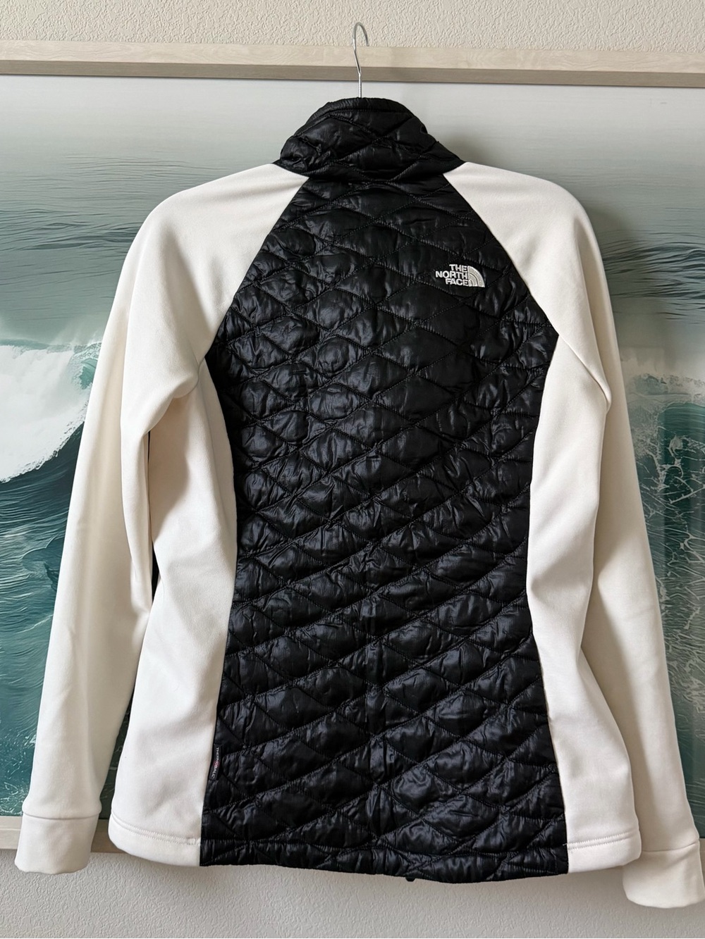 The North Face Women's Black Front White Sleeve Quilted Jacket - Picture 4 of 4